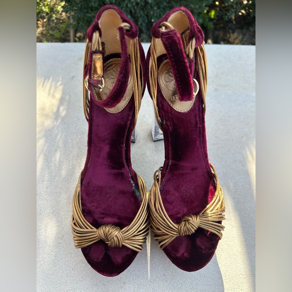 Guess Burgundy Velvet Bronze Gold Leather Peekaboo Ombré Platform Heels (Size 6) - Picture 5 of 9